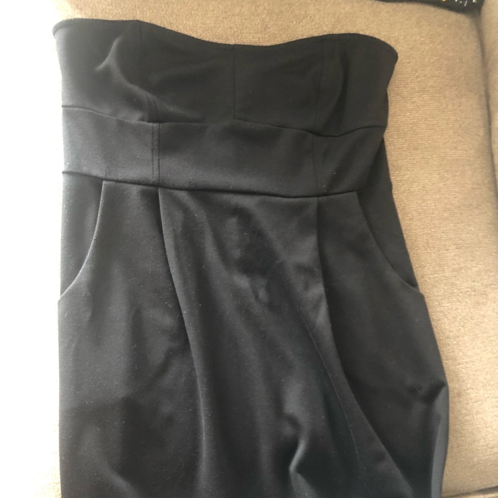 Cotton black mini with pockets and sweetheart neckline